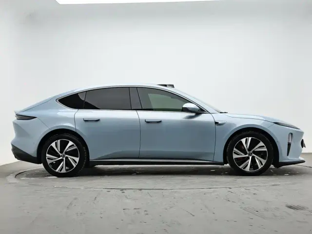 Nio ET5 — Фото автомобиля 5