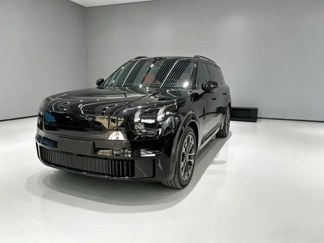 Фотография автомобиля — Lynk & Co 900