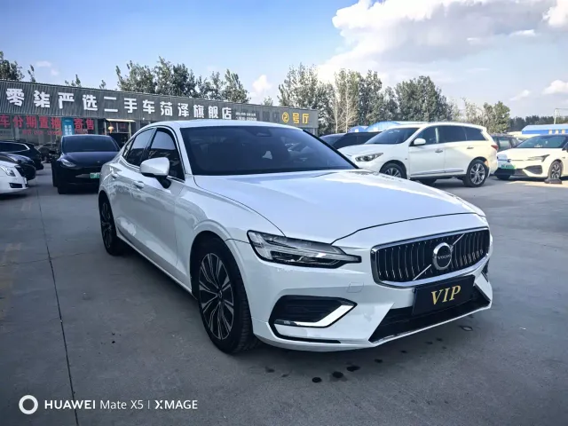 Volvo S60 — Фото автомобиля 2