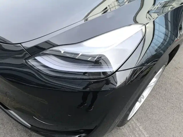 Tesla Model Y — Фото автомобиля 23