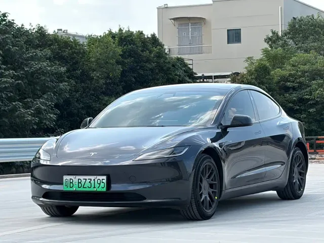 Фотография автомобиля — Tesla Model 3