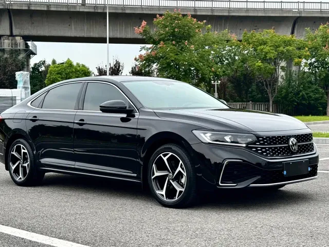 Volkswagen Passat — Фото автомобиля 3