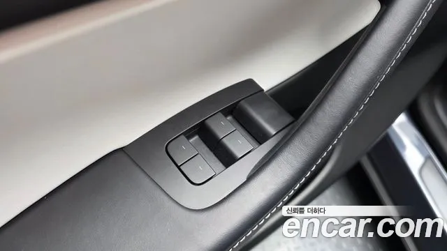 Tesla Model Y — Фото автомобиля 27