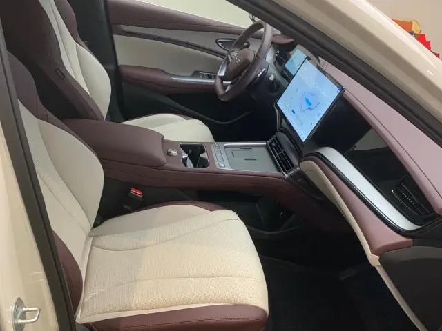 BYD Seal 07 DM-i — Фото автомобиля 14
