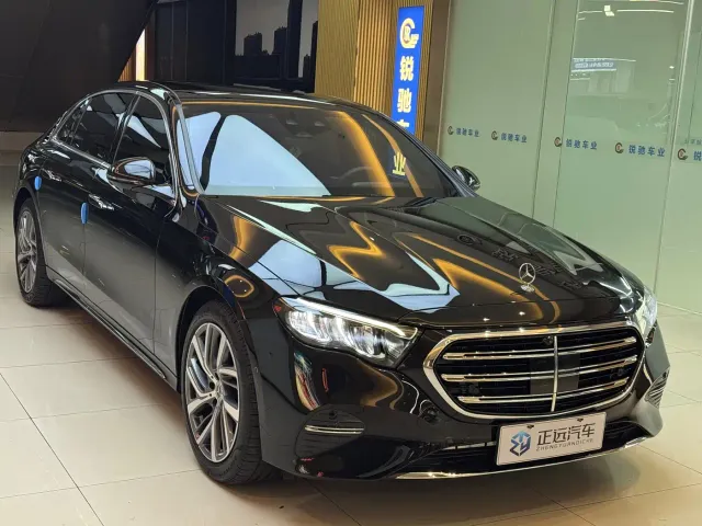 Mercedes-Benz E-Class — Фото автомобиля 3