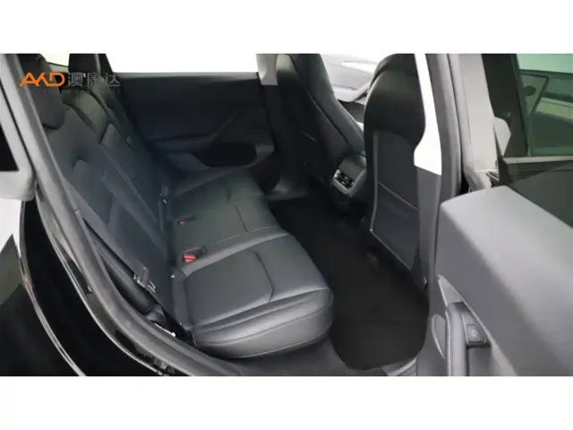 Tesla Model Y — Фото автомобиля 8