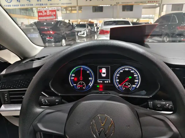 Volkswagen Passat — Фото автомобиля 9