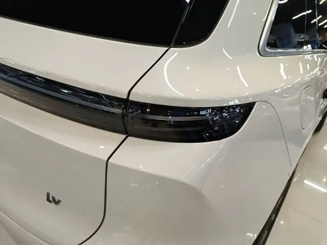 Li Auto L6 — Фото автомобиля 7