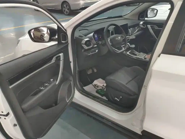 Geely Binyue — Фото автомобиля 15