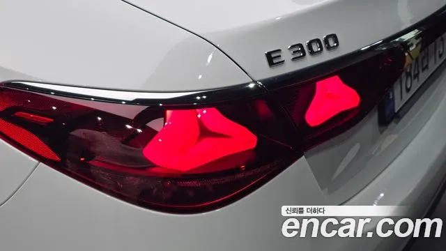 Mercedes-Benz E-Class E-класс W214 E300 4MATIC Exclusive — Фото автомобиля 21