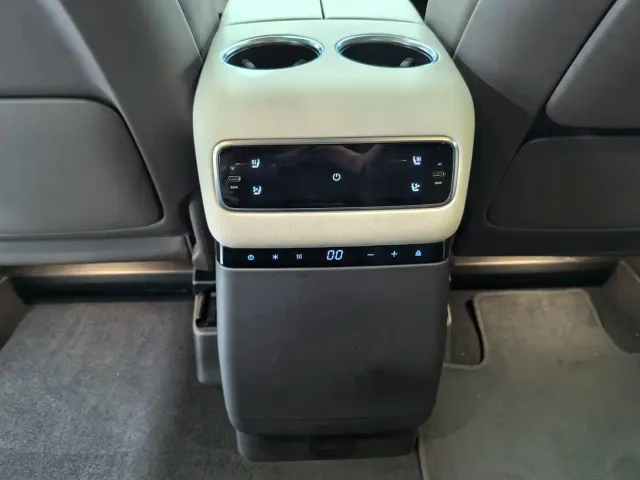 Li Auto MEGA — Фото автомобиля 9