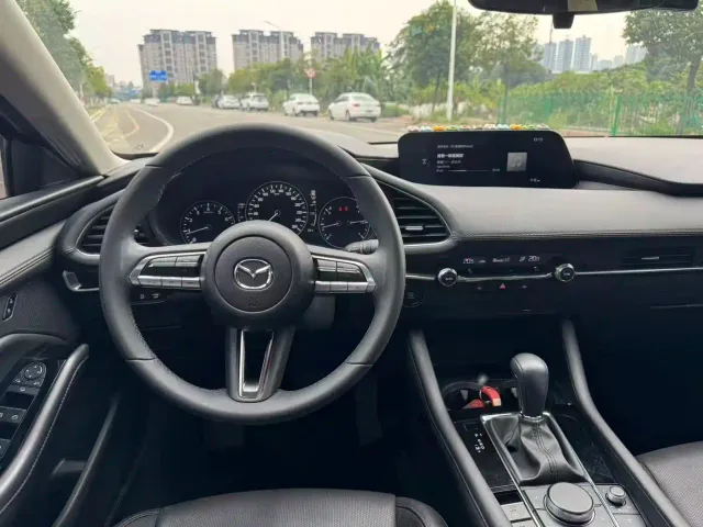 Mazda Axela — Фото автомобиля 5