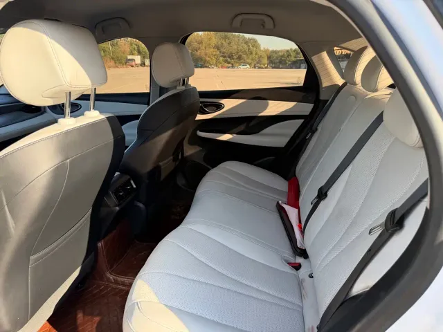 BYD Seal 05 DM-i — Фото автомобиля 9