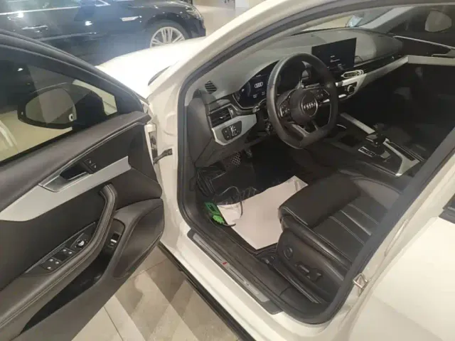 Audi A4L — Фото автомобиля 15
