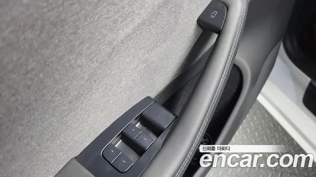 Tesla Model 3 — Фото автомобиля 29