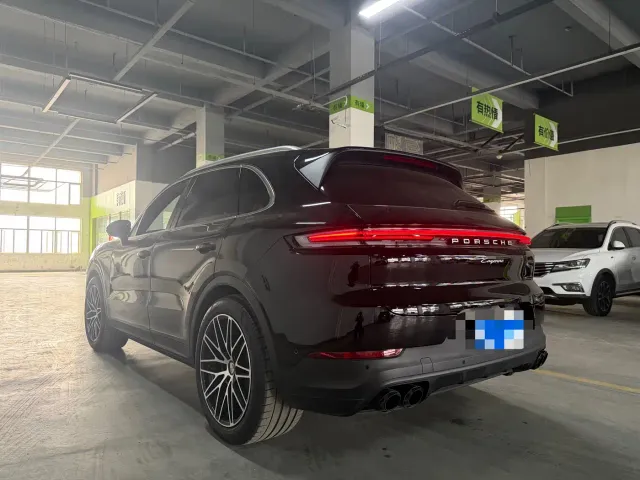 Porsche Cayenne — Фото автомобиля 10