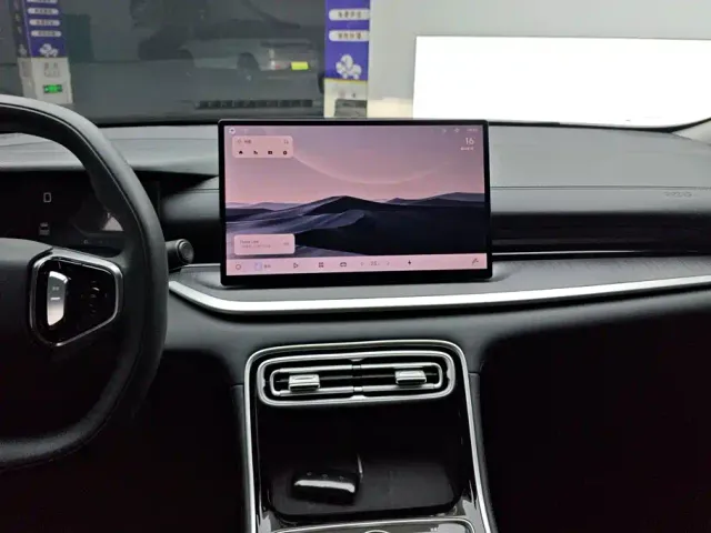 Geely Galaxy Stellar 6 — Фото автомобиля 13