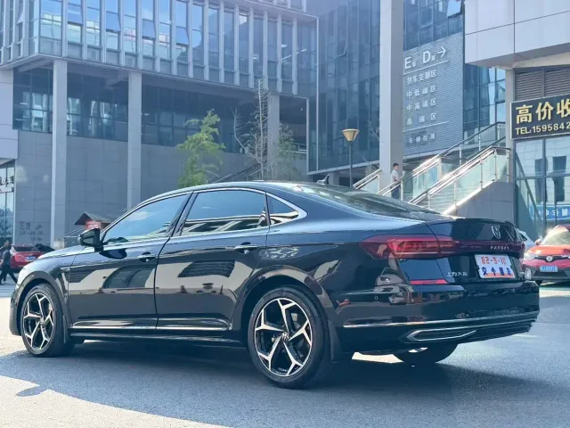Volkswagen Passat — Фото автомобиля 7