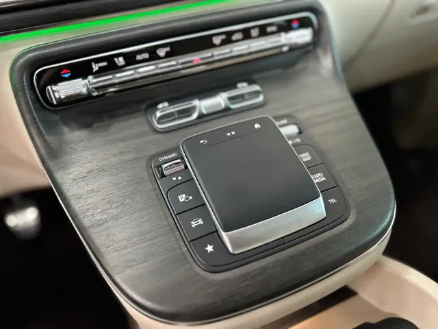 Mercedes-Benz V-Class — Фото автомобиля 12