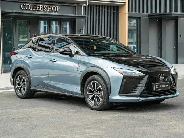 Lexus RZ — Фото автомобиля 3