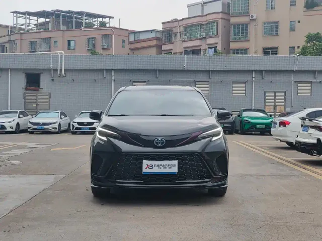 Toyota Sienna — Фото автомобиля 5