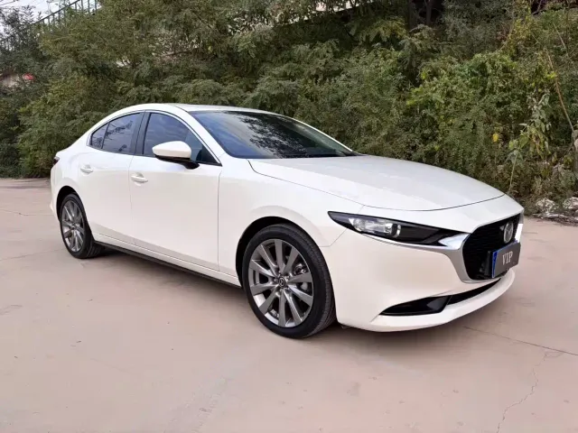 Mazda Axela — Фото автомобиля 3