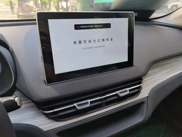Hongqi E-QM5 — Фото автомобиля 9