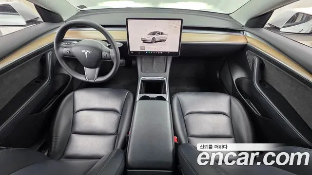 Tesla Model 3 — Фото автомобиля 10