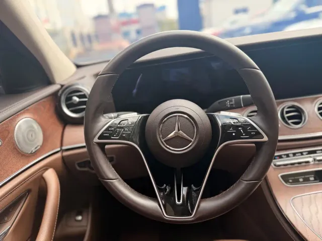 Mercedes-Benz E-Class — Фото автомобиля 20