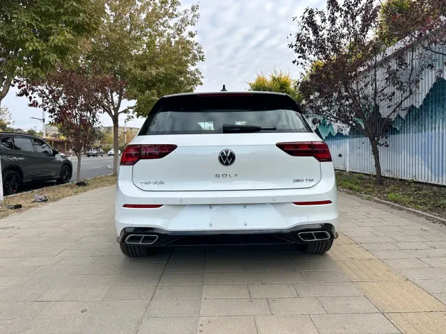 Volkswagen Golf — Фото автомобиля 7
