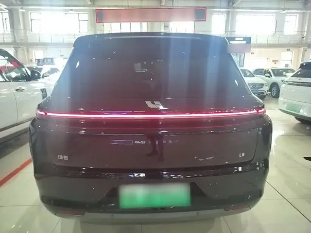 Li Auto L8 — Фото автомобиля 5