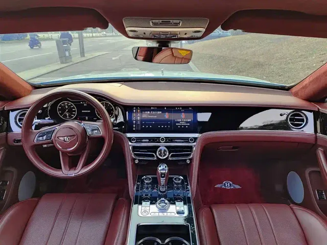 Bentley Flying Spur — Фото автомобиля 10