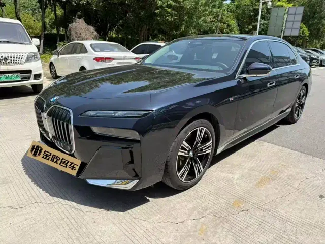 Фотография автомобиля — BMW 7 Series