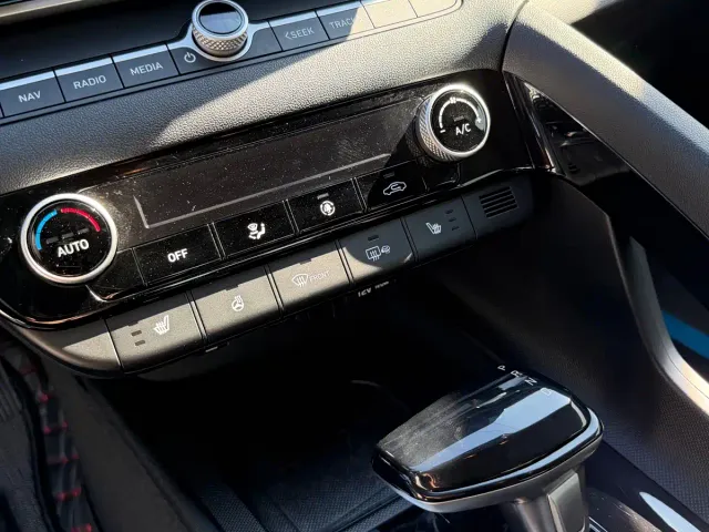 Hyundai Elantra — Фото автомобиля 11
