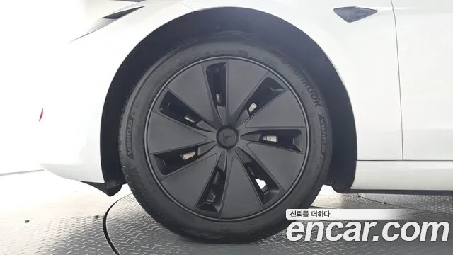 Tesla Model 3 — Фото автомобиля 5