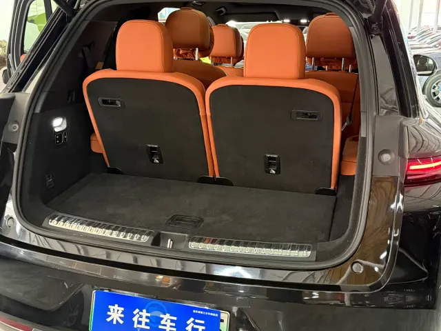 Li Auto L8 — Фото автомобиля 19