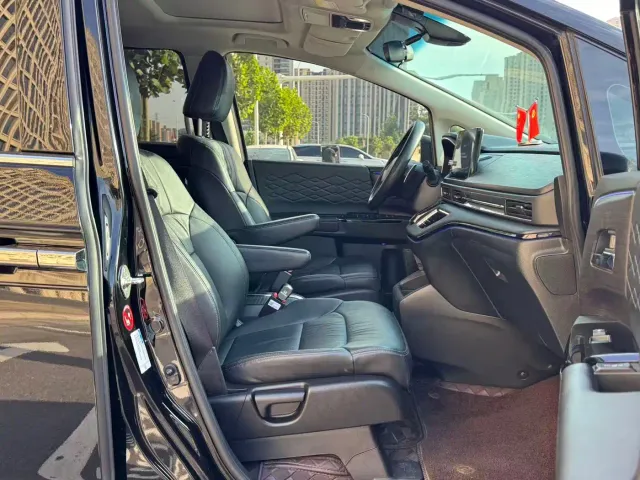 Honda Elysion — Фото автомобиля 12