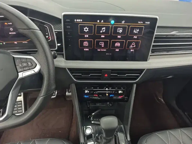 Volkswagen Tiguan L — Фото автомобиля 12
