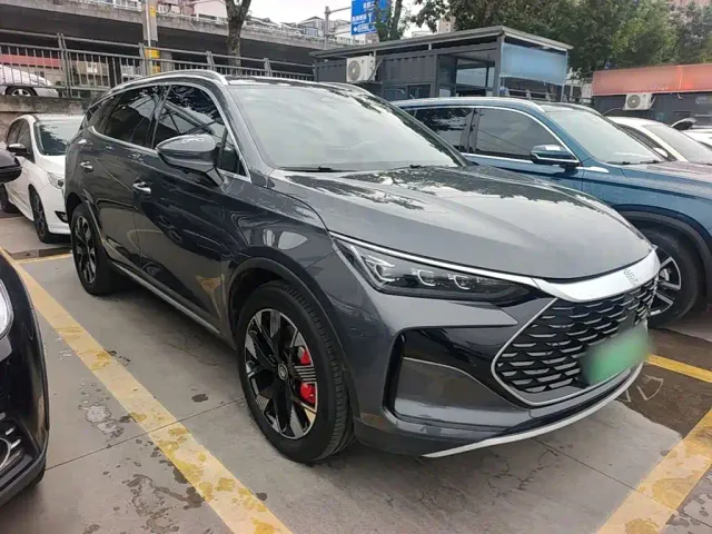 BYD Tang — Фото автомобиля 3