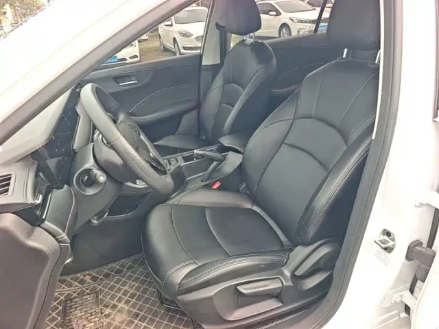 Roewe i5 — Фото автомобиля 14