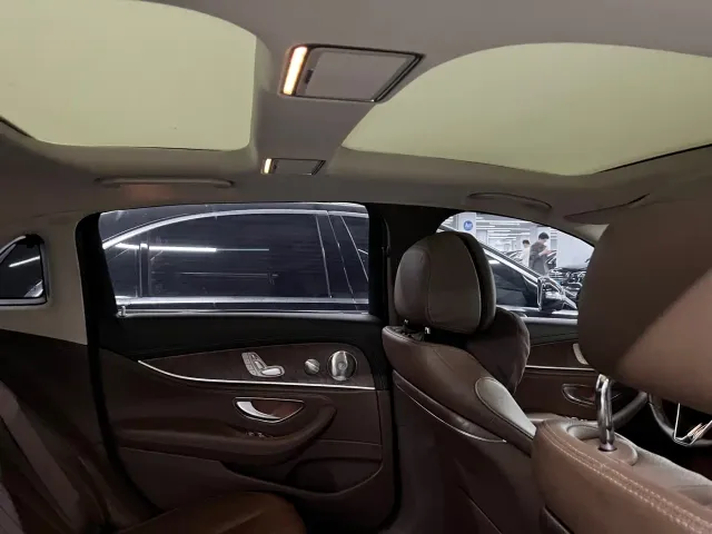 Mercedes-Benz E-Class — Фото автомобиля 11