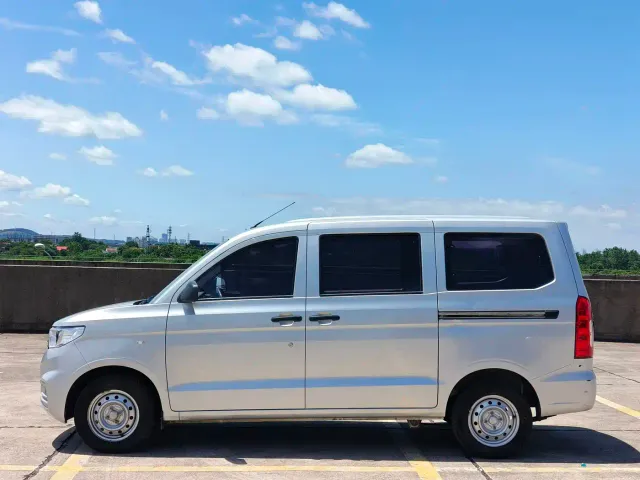 Wuling Hongguang V — Фото автомобиля 4