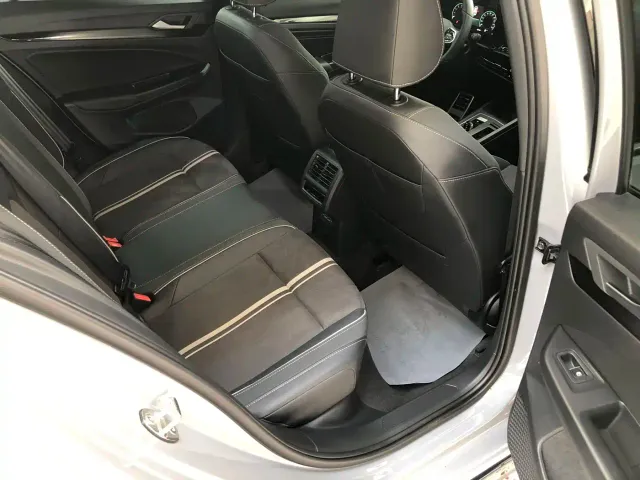 Volkswagen Golf 2023 Facelift 280TSI DSG R-Line Lite — Фото автомобиля 10