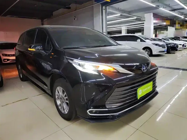 Toyota Sienna — Фото автомобиля 3