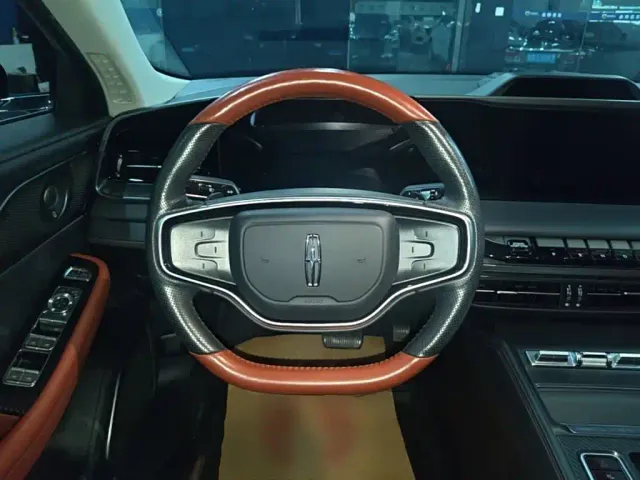 Lincoln Z — Фото автомобиля 10