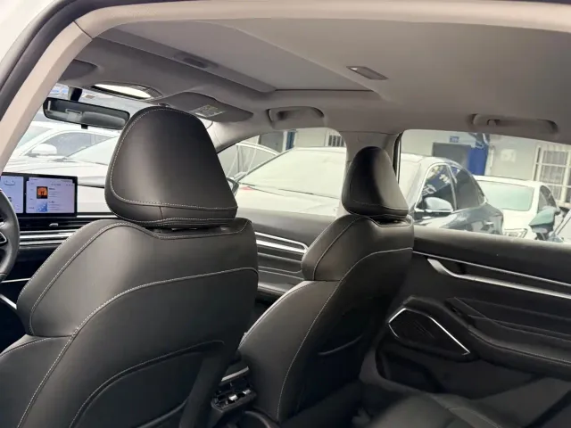 Geely Emgrand — Фото автомобиля 13