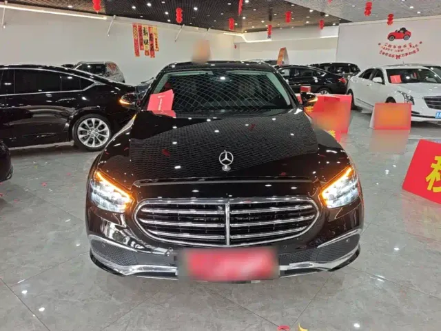 Mercedes-Benz E-Class — Фото автомобиля 2