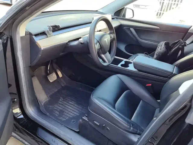 Tesla Model Y — Фото автомобиля 14