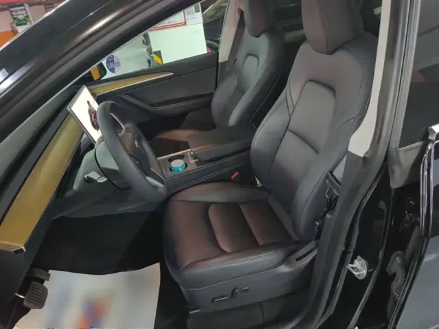 Tesla Model Y — Фото автомобиля 14
