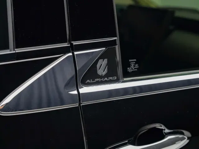Toyota Alphard — Фото автомобиля 7